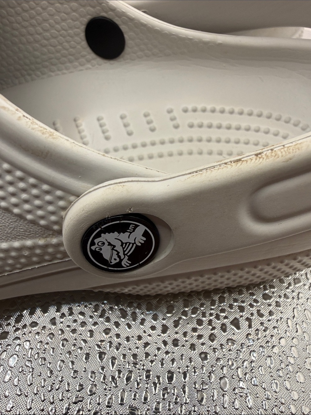 CROCS ClASSIC CLOGS - LIGHT GREY/CONCRETE ITEM IS UNISEX SIZE 7 - Picture 4 of 12